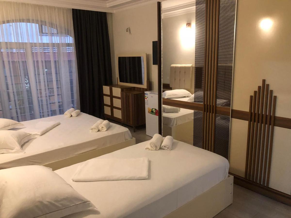 Hotel Dolphin Batumi Exterior photo
